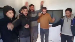 Suriye ordusu, yakalanan YPG’lileri müzik açıp oynattı