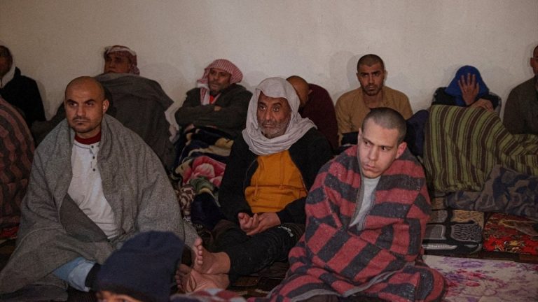 Suriye ordusunun yakaladığı DEAŞ’lı teröristler, hapishaneden bırakılma olayını anlattı