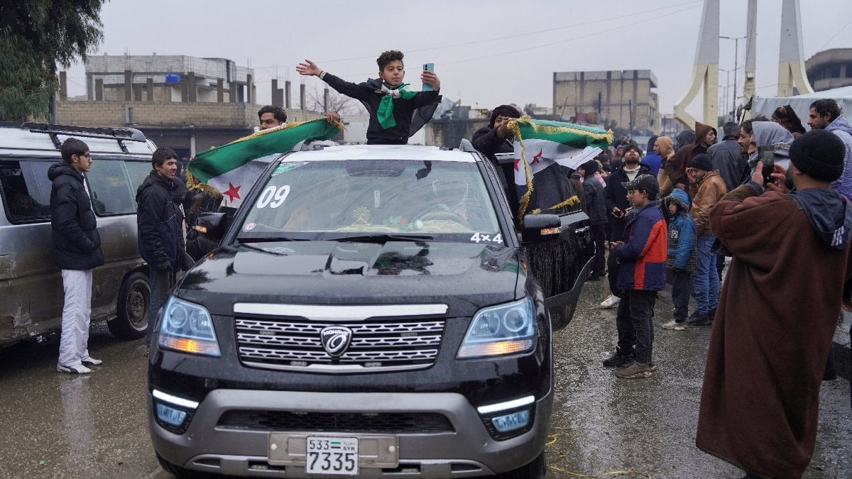 Suriye’nin Tabka kentinde halk, bölgenin YPG/SDG’den kurtarılmasını kutladı