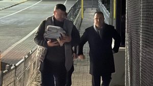 Tahliye edilen Rezan Epözdemir cezaevinden çıktı