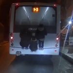 Tekirdağ’da otobüsün arkasında tehlikeli yolculuk