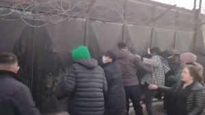 Terör örgütü PKK/YPG destekçileri ABD üssüne saldırdı