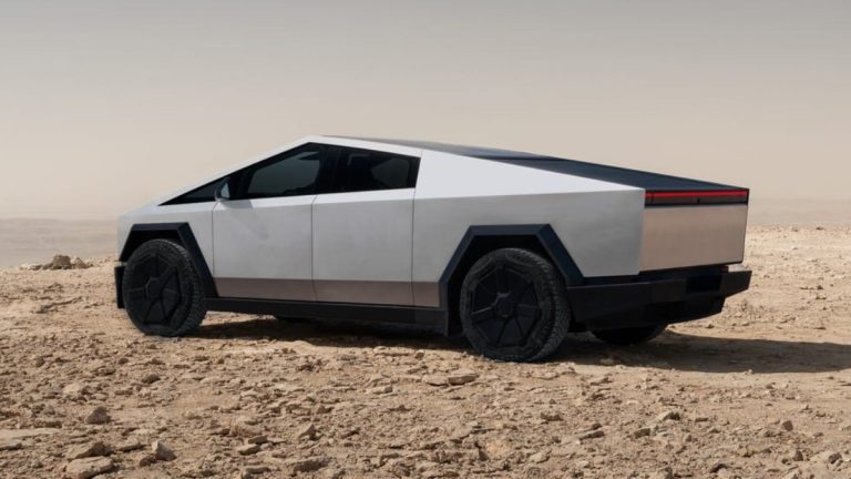 Tesla’ya büyük şok: Cybertruck satışları yarı yarıya düştü