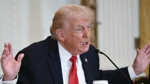 Trump, ABD’nin Grönland planına karşı çıkan ülkelere ek vergi getirildiğini duyurdu