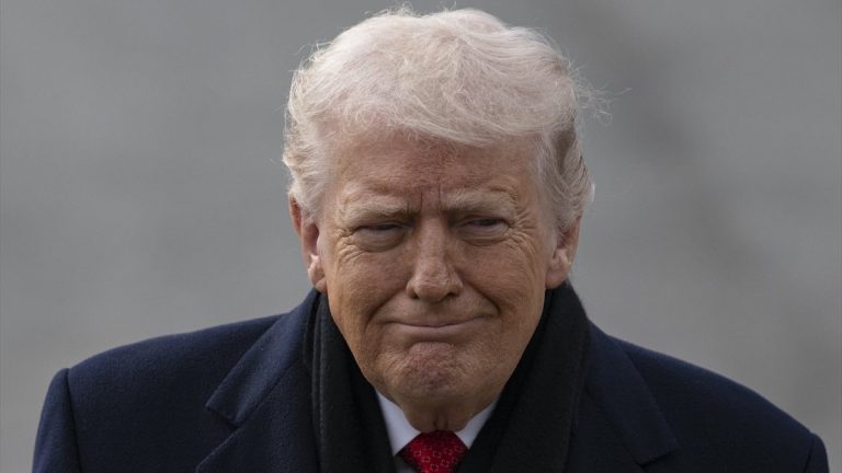 Trump, Grönland konusunda NATO ile görüştüklerini söyledi