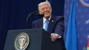 Trump, Grönland planını desteklemeyen ülkelere yönelik tarifeleri duyurdu