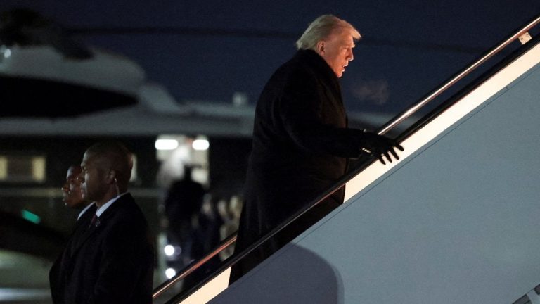 Trump’ın arızalanan uçağı havalandıktan kısa süre sonra Washington’a döndü