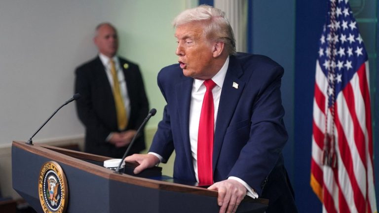 Trump’tan konut hamlesi: Wall Street bankalarının ev alması yasaklandı