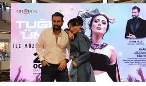 Tuğba Ünal, Dünya Sarılma Günü kapsamında hayranlarıyla buluştu