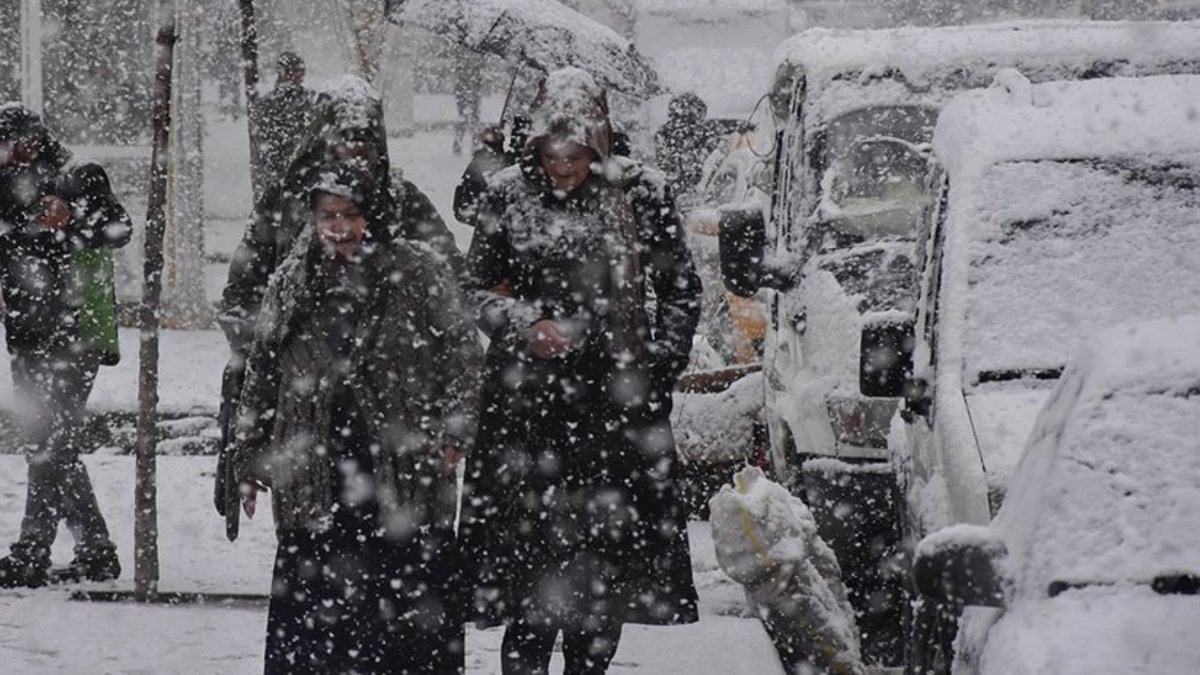 Türkiye dondurucu soğukların etkisinden çıkmıyor: Yağışlar devam edecek