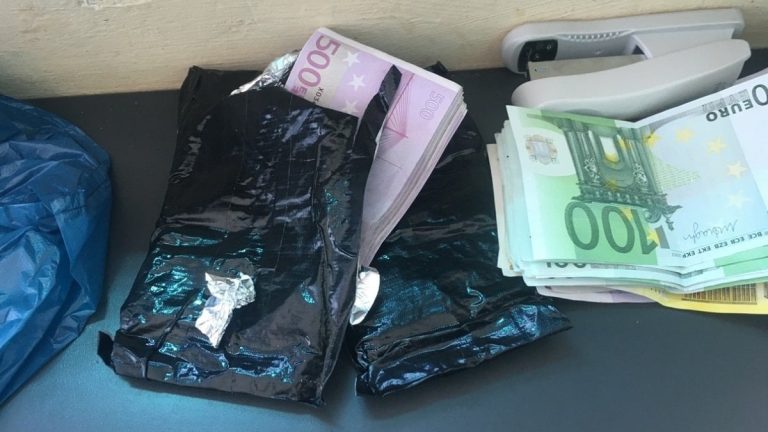 Türkiye yolundaki tırlar Bulgar’a takıldı: 85 bin euro ve 426 gram altın ele geçirildi