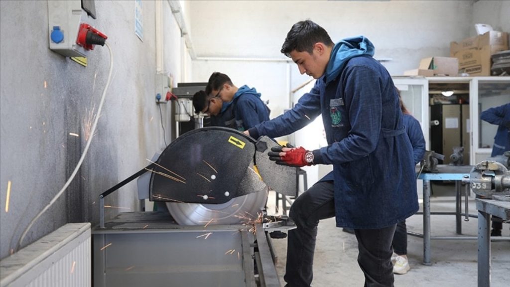 Türkiye’de OSB sayısı 416’ya yükseldi, mesleki eğitimde öğrenci sayısı rekor kırdı