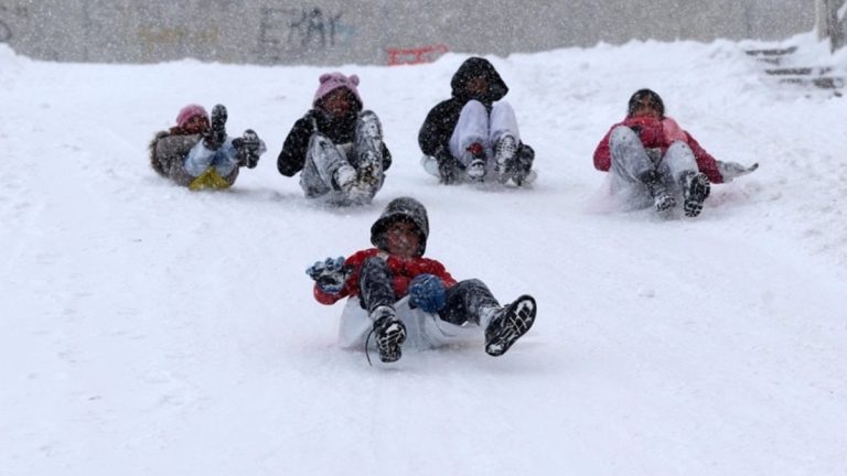 Ülke genelinde soğuk hava hakim: İstanbul’daki fırtına yerini kar yağışına bırakıyor