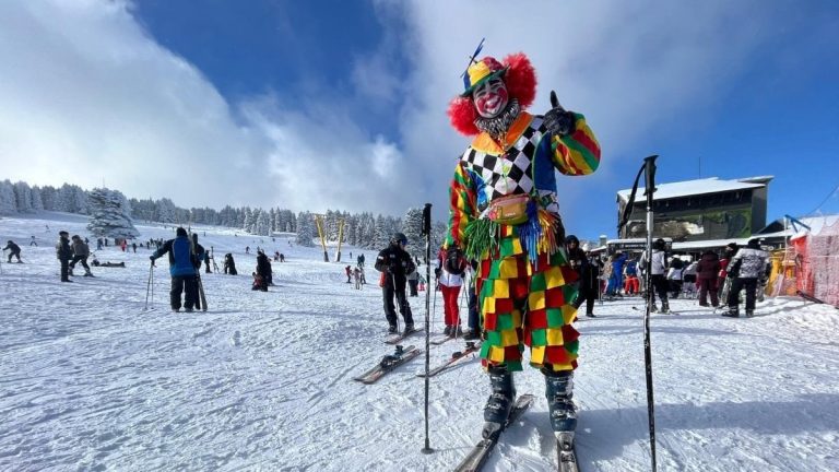 Uludağ’da palyaço hem kaydı hem eğlendirdi
