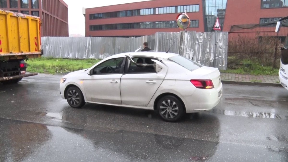 Üsküdar’da hafriyat kamyonunun açılan damper kapağı dehşet saçtı