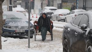 Van’da karla mücadele sürüyor