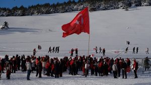 Vatandaşlar, Sarıkamış şehitlerini anmak için Allahuekber Dağları’nda yürüdü