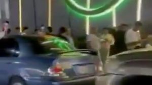 Venezuela’da halk süpermarketlere akın etti