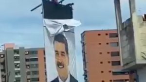 Venezuela’da Maduro’ya ait posterler indirildi