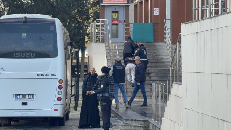 Yalova’da DEAŞ operasyonunda yakalanan 25 şüpheli adliyede