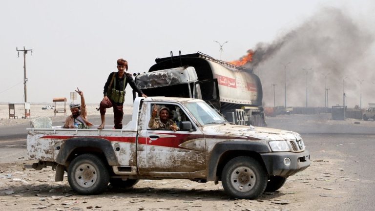 Yemen’deki çatışma alevlendi: GGK güçlerine hava saldırısı