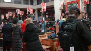 Yoğun kar ve dondurucu soğuk beklenen ABD’de süpermarketler boşaldı