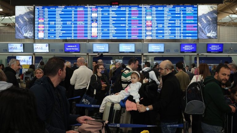 Yunanistan’da uçuşları durduran teknik arıza giderildi