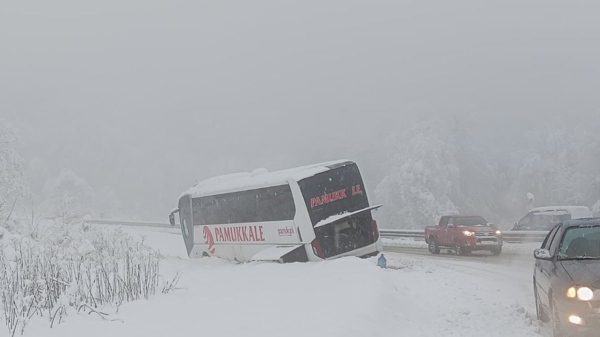 Zonguldak’ta manzarayı çeken kişi otobüs kazasını kayda aldı