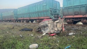 Zonguldak’ta trenin çarptığı otomobilin sürücüsü öldü