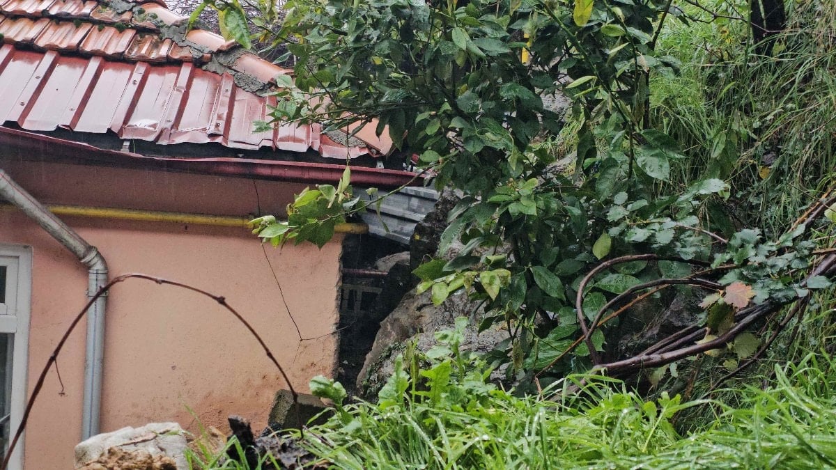 Zonguldak’ta yaşanan heyelanda kayalar iki evin üzerine düştü