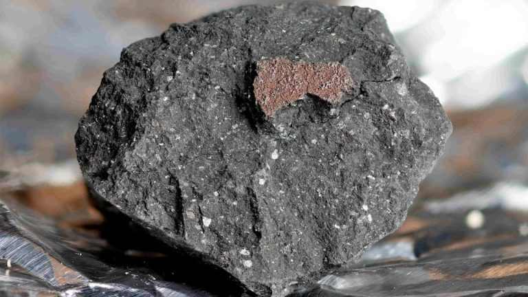 4.5 milyar yaşındaki Mars taşında su izine rastlandı