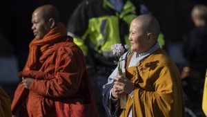 ABD’de barış için 3 bin 700 kilometre yürüdüler: Budist keşişler Washington’da