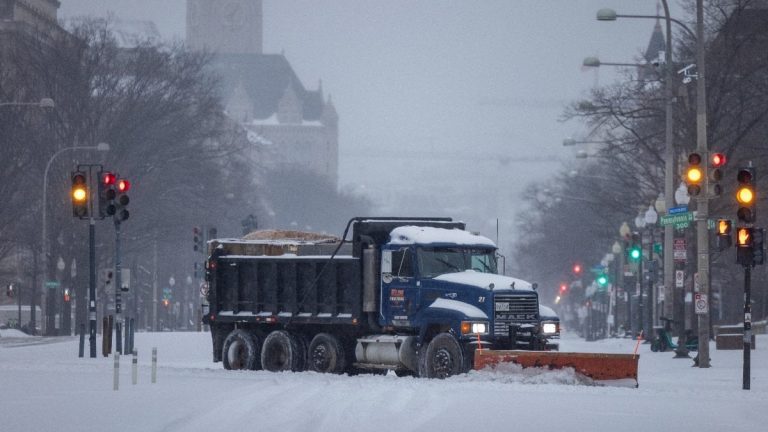 ABD’de kar fırtınası: 800 binden fazla kişi elektriksiz kaldı