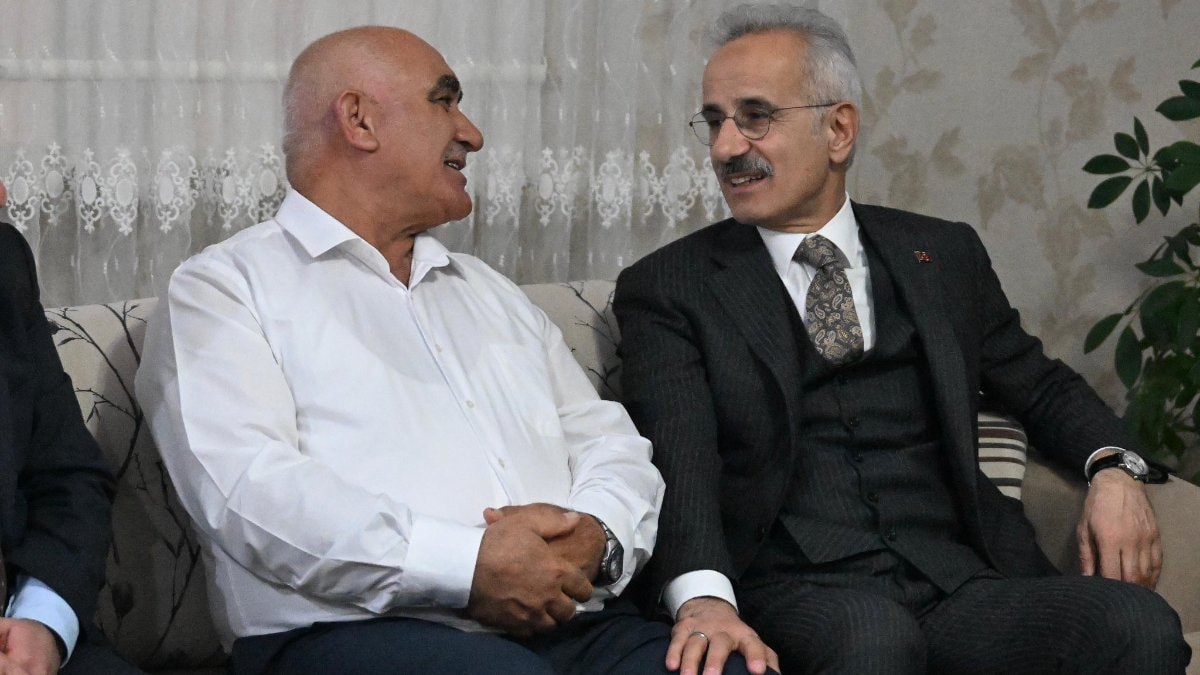 Abdulkadir Uraloğlu, şehit ailesini ziyaret etti