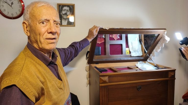 Adana’da engelli adamın 1 kilo altınını çaldılar