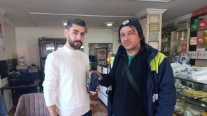 Adana’da temizlik yaparken telefon buldu