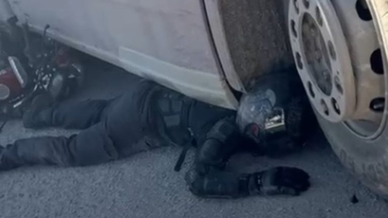 Adana’da tırın altında kalan kurye o anları anlattı