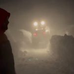 Ağrı’da tipide araçlarında mahsur kaldılar