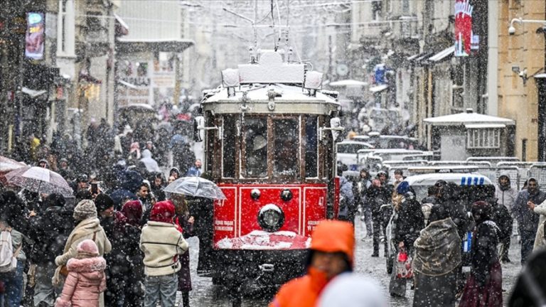 AKOM uyardı: İstanbul’a yeniden kar geliyor