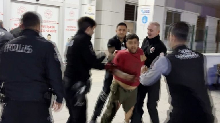 Aksaray’da bıçaklanan şahıslar gazetecilere saldırdı