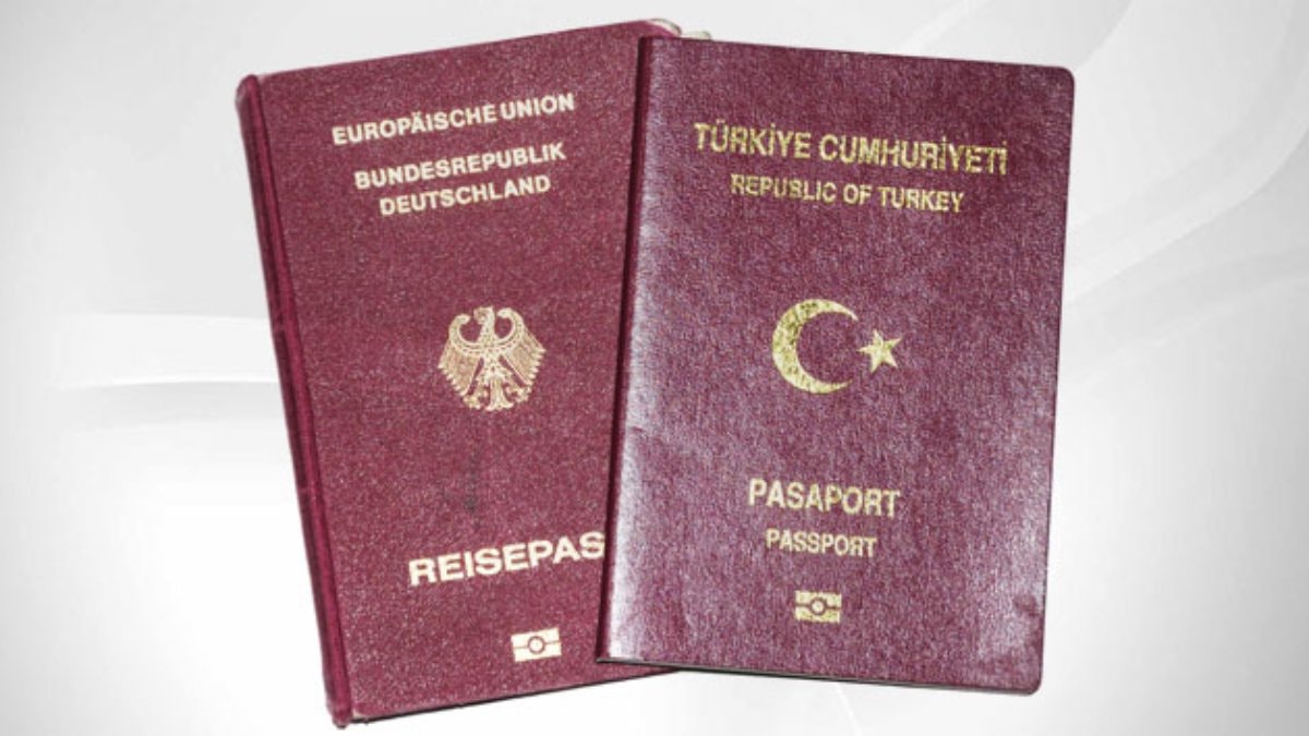 Almanya’daki 1.3 milyon Türk’ten 30 bini Türk pasaportuna başvurdu