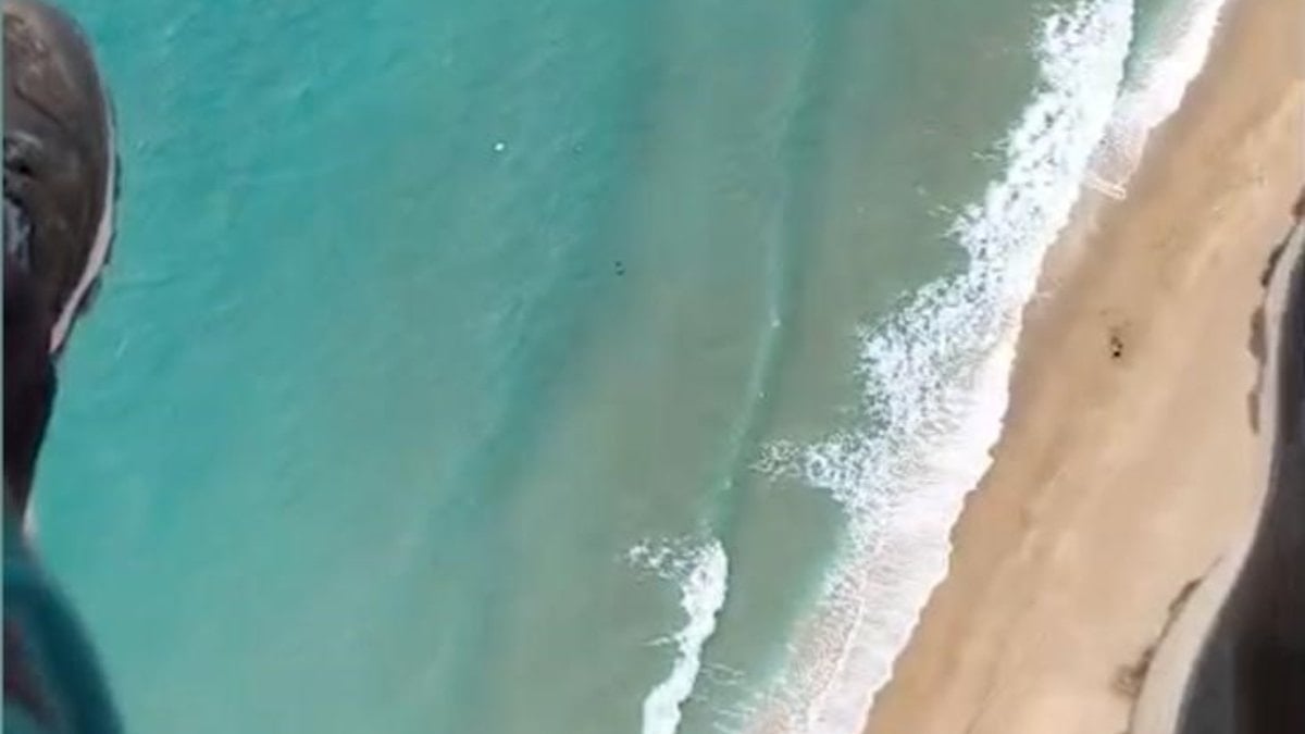 Antalya’da pilotun ceset bulduğu anlar yamaç paraşütü kamerasında