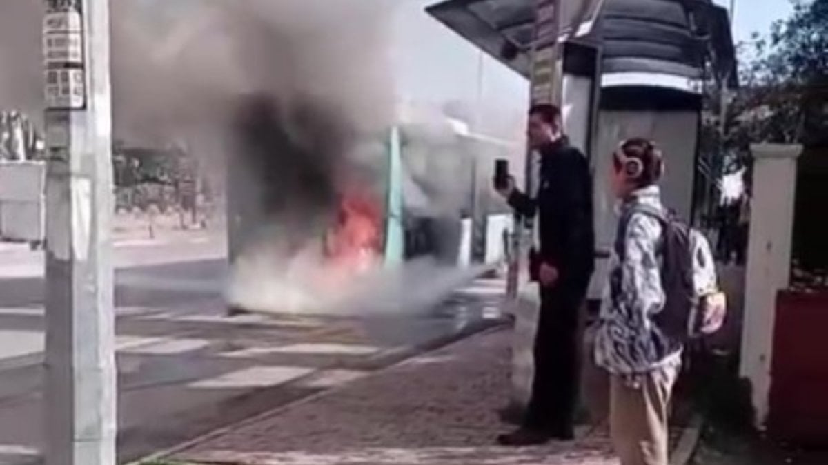 Antalya’da seyir halindeki halk otobüsünde yangın