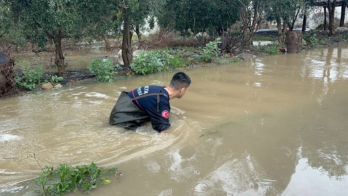 Antalya’da tahliye kanalına düşen 3 yaşındaki kız hayatını kaybetti