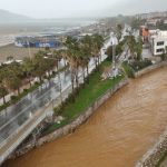 Antalya’da toz taşınımı ve sağanak yağışın ardından denizin rengi değişti