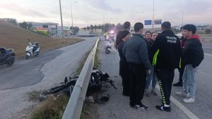 Antalya’da uygulama var sandı, ters yönde kaçınca kaza yaptı