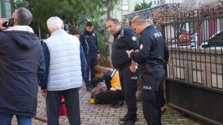 Antalya’da uyuduğu sırada yangın çıktı: Zile basan komşulara uyandı