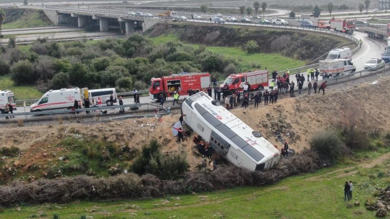 Antalya’daki otobüs kazasında hayatını kaybedenlerin isimleri belli oldu