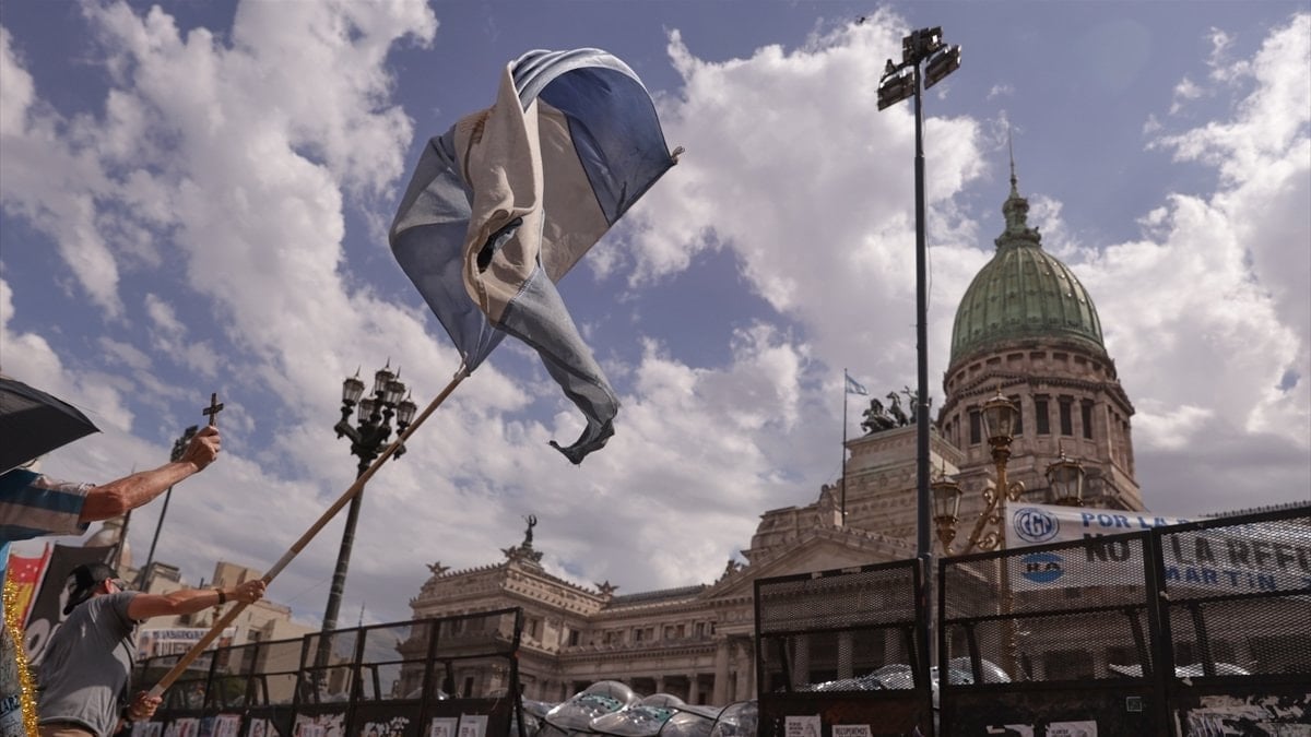 Arjantin’de çalışma reformu protestolarında gözaltılar