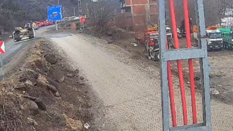 Artvin’de defalarca takla atan otomobilden sağ çıktı